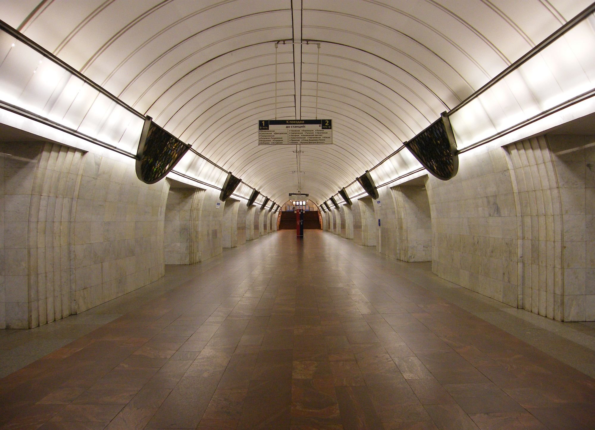 Станция метро цветной бульвар