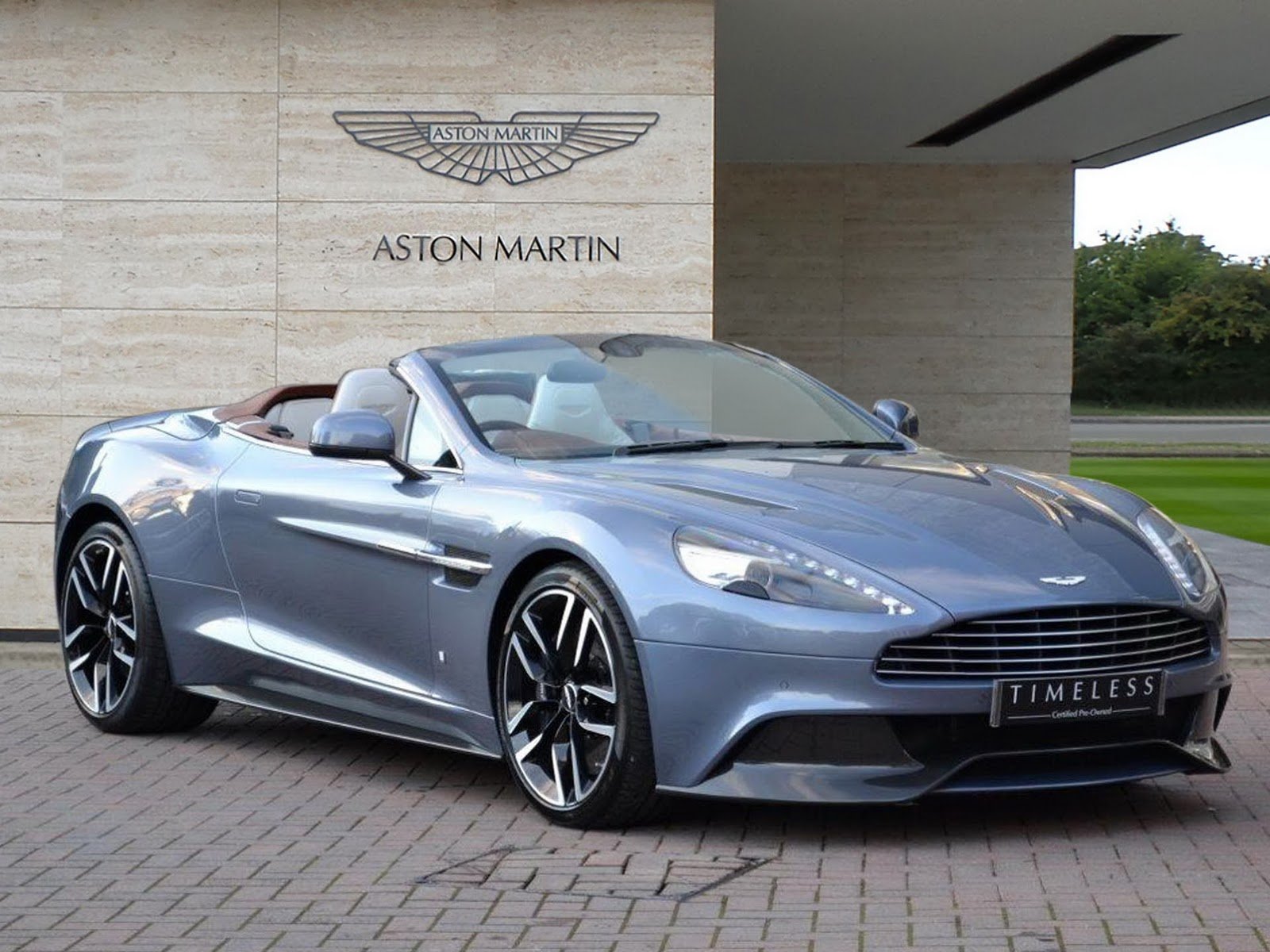 Aston Martin Vanquish 2021