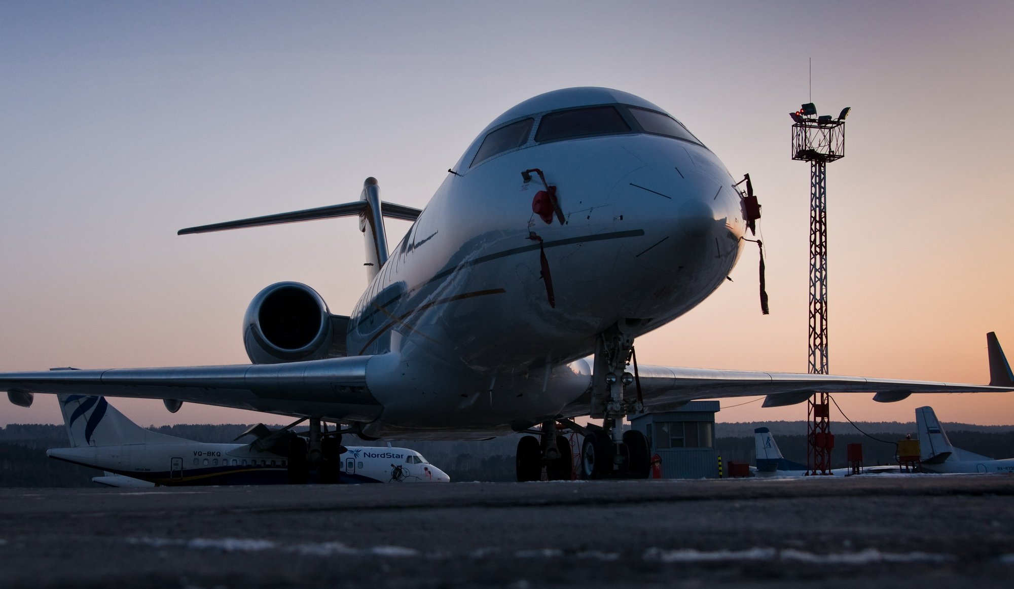 Красноярск лететь. Аэропорт Емельяново самолеты. Самолет Красноярск. Красноярск из самолета. Междугородный самолет.