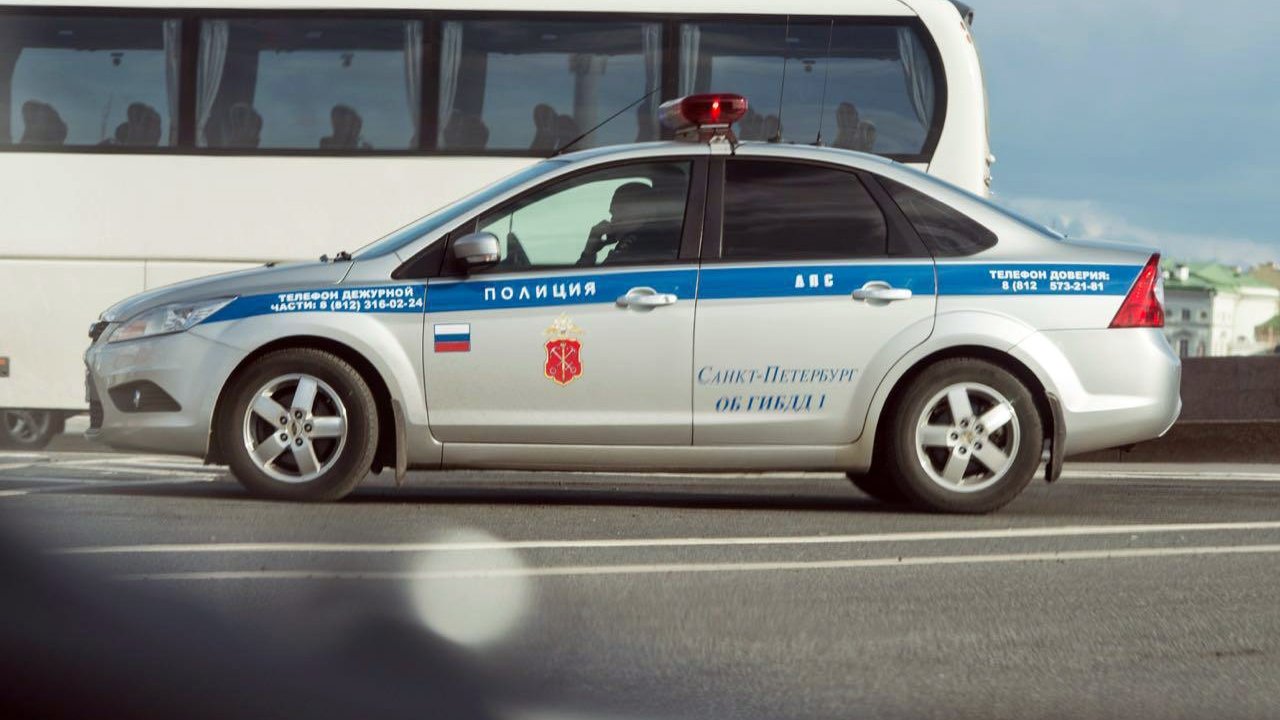 Гаи спб. ДПС ГИБДД Санкт Петербург. Полицейские машины Санкт-Петербурга. Санкт-Петербург полиция ДПС. Полиция СПБ машины.