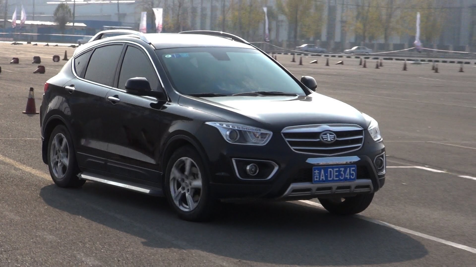 Фав клуб. Китайский кроссовер FAW Besturn x80. BYD x80. FAW Besturn x80 Китай сайт. FAW x80 белый.