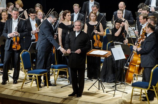 Оркестр Мариинского театра сыграл концерт в память жертв «Зимней вишни»