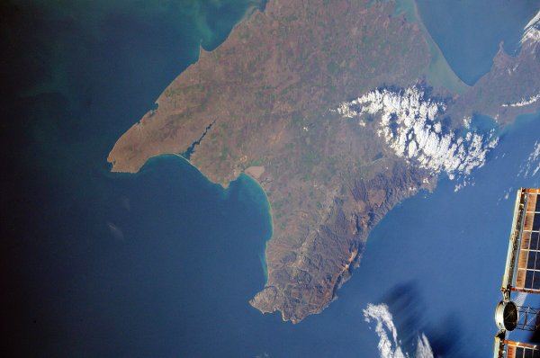 Космонавт МКС показал Крым и Крымский мост с космоса