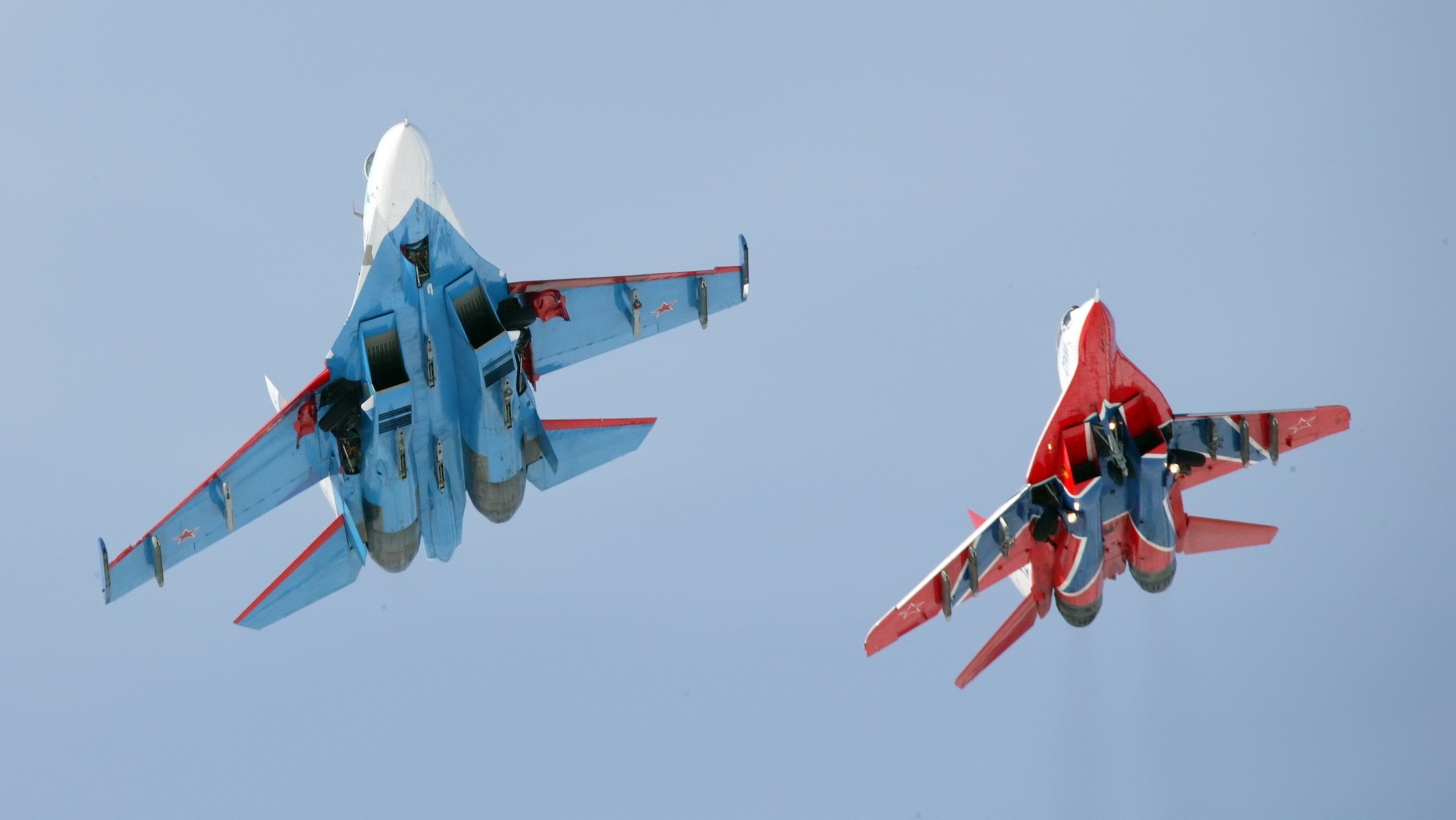 Ев су. Миг Су 27. Mig 29 и Су-27. Су 27 Стрижи. Су-29 истребитель.