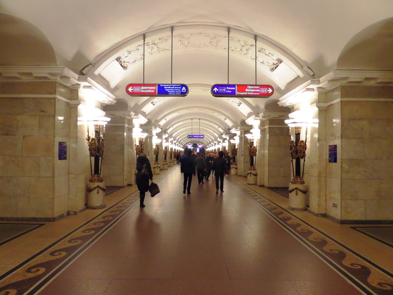 Новочеркасская saint petersburg metro. Санкт-Петербургский метрополитен. Станции метро Санкт-Петербурга. Метро Питер платформа. 1 Линия метро Санкт Петербург.