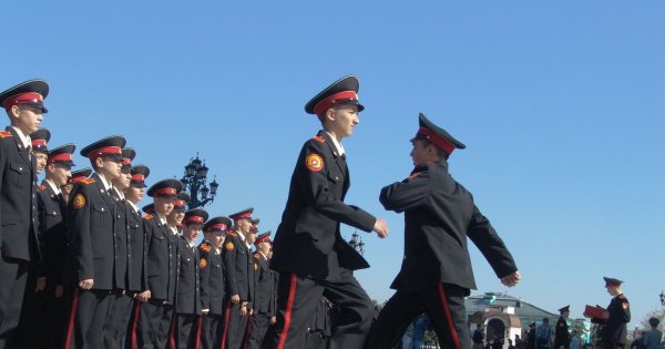 Кадеты Суворовскоо училища почувствовали себя плохо при репетиции парада Победы