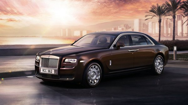 Москвичей удивил необычный Rolls-Royce с шильдиком ЗИЛ