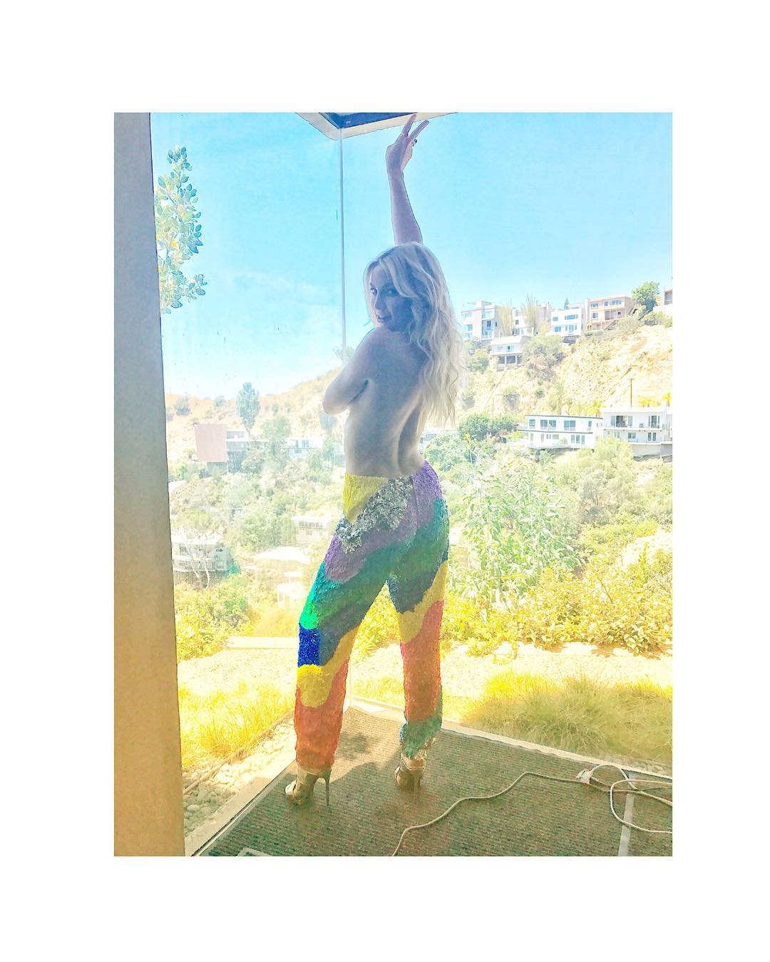 Kate Hudson Topless On Instagram