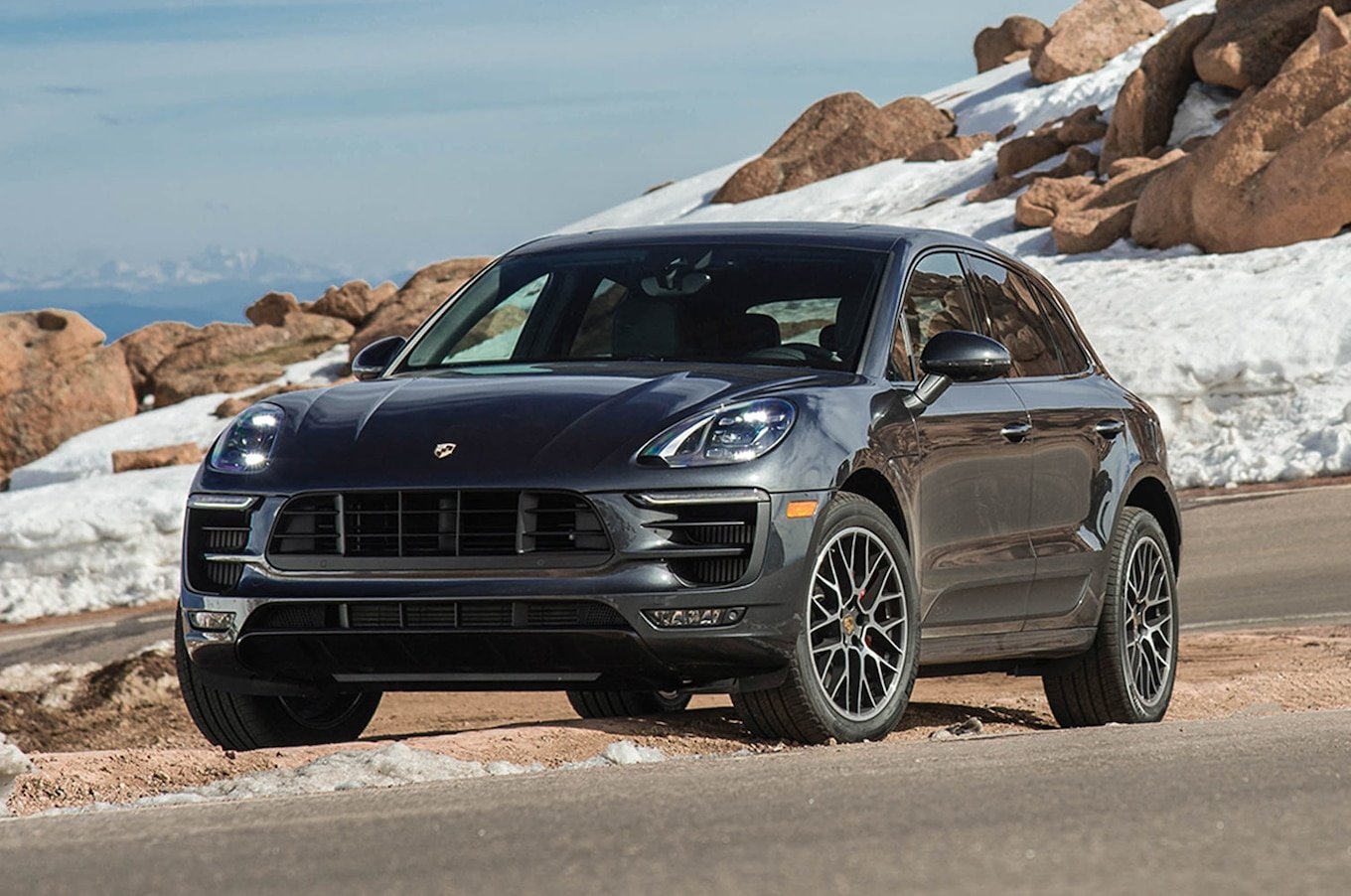 Macan фото. Porsche Macan GTS 2018. Porsche паркетник Macan. Porsche Macan 911. Porshe Macan 2018.