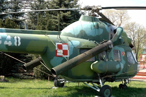 На Украине пьяный пилот на вертолете зацепил ЛЭП и оставил пять сел без электричества