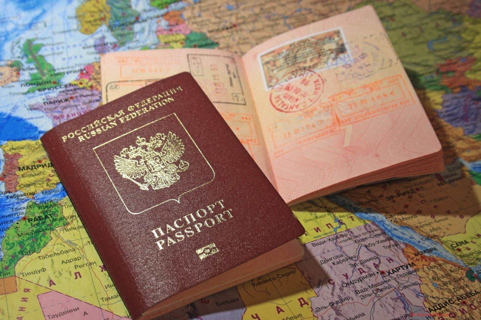 Passport house. Загранпаспорт. Паспорт заграничный на 5 лет. Виза в Турцию. Паспорт путешествие.