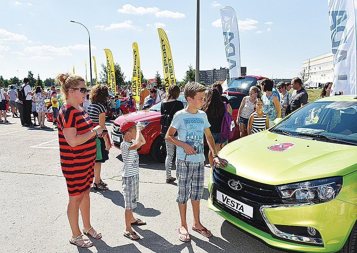 Автоваз 25. Выставка в Тольятти машин. День АВТОВАЗА. Lada дети. День рождения АВТОВАЗА.