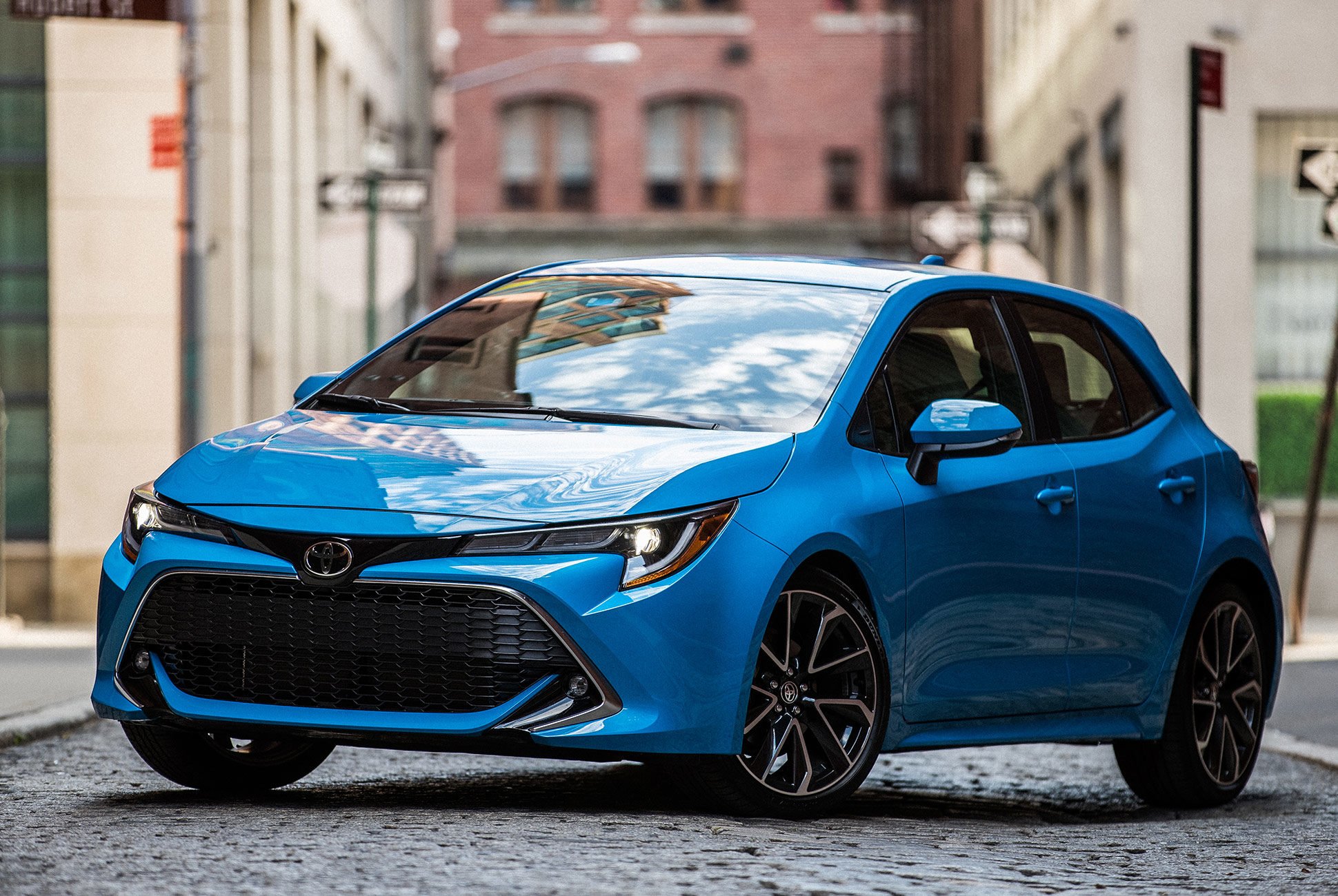 toyota corolla 2018 хэтчбек