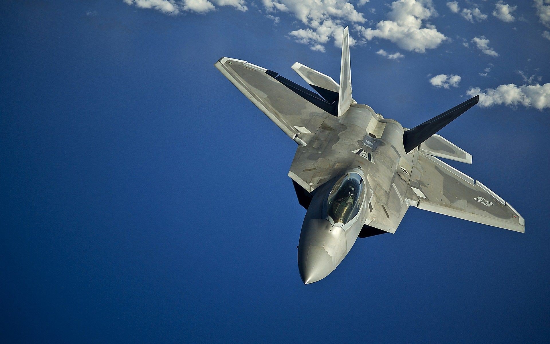 Обозреватель Business Insider сравнил самолеты Су-35 и F-22