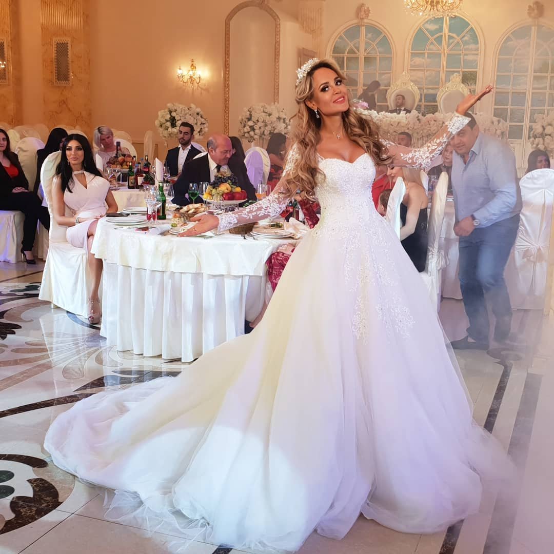 Анна Калашникова в свадебном платье