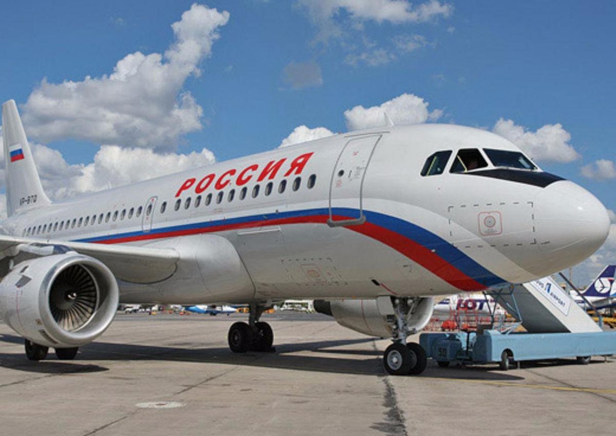 Парк самолетов авиакомпании. Airbus a319 авиакомпания Россия Калуга. Airbus a319 Аэрофлот фото. Самолеты авиакомпании Россия. Суперджет 100 самолет.