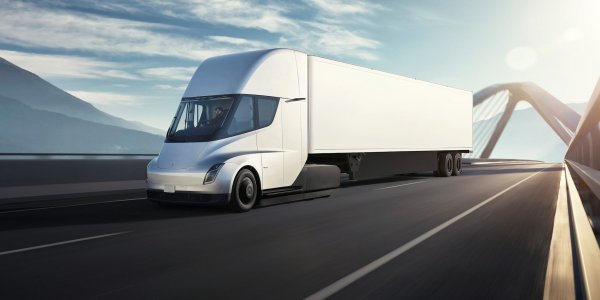 Tesla Semi возглавил ТОП-5 примечательных грузовых автомобилей