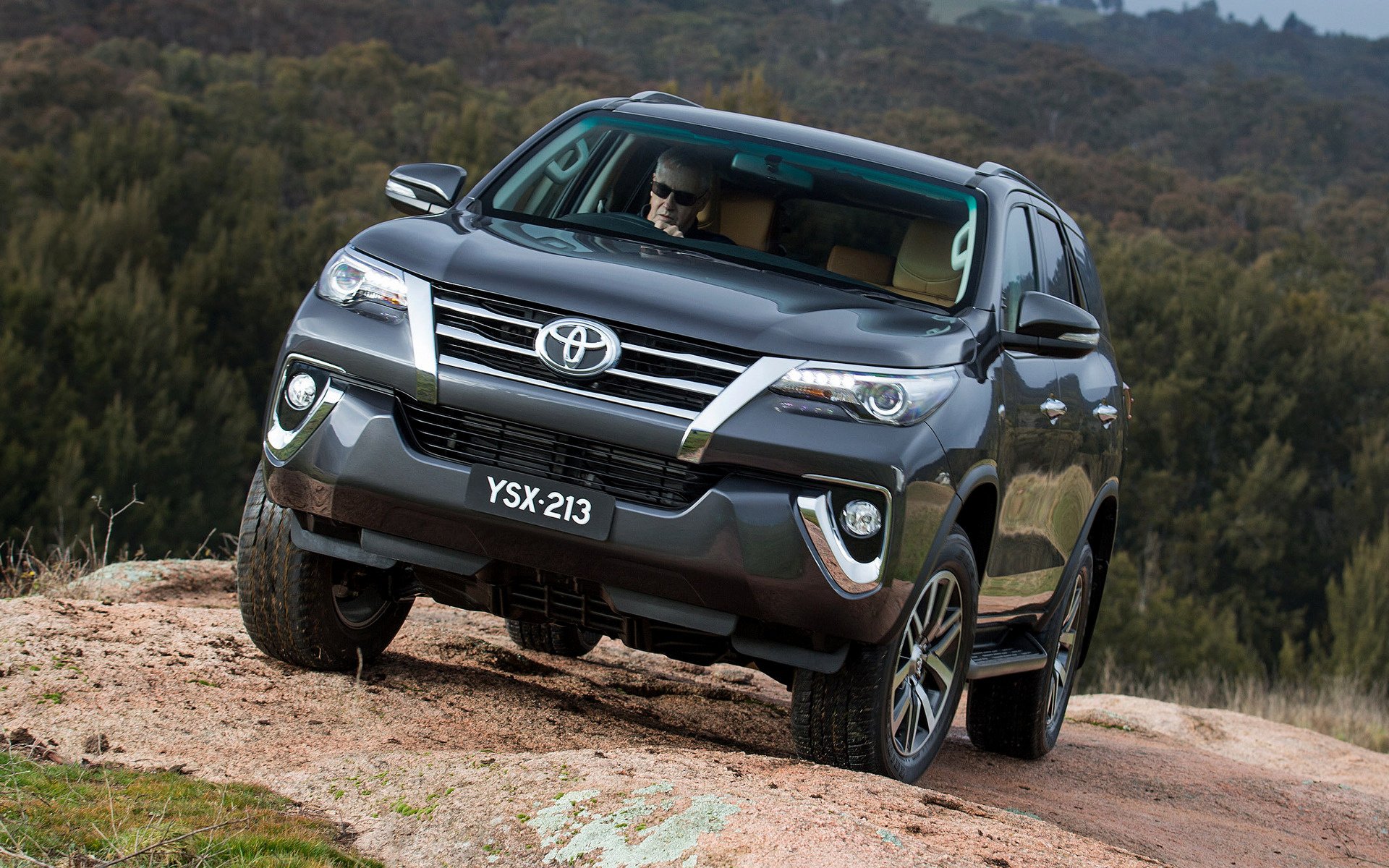 Land Cruiser Fortuner 2019