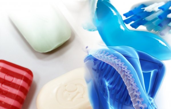 Зубная паста и мыло вызывают ломкость костей у женщин – Учёные