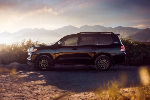 Легенда остаётся Новый toyota land cruiser 2021 может