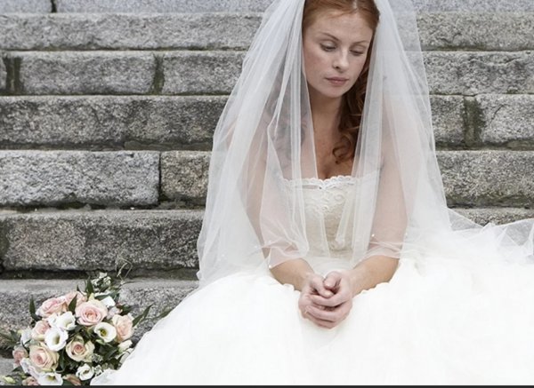 «Вышла замуж, родила»: Женщина избавилась от «венца безбрачия» без колдунов