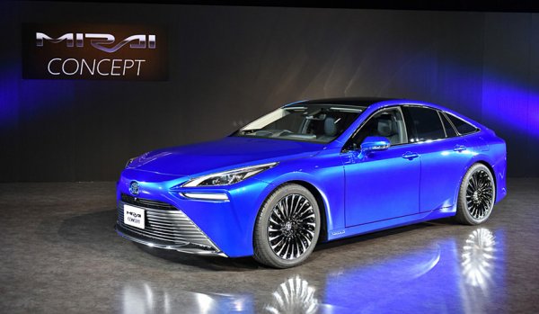 «Машина, которую не стыдно показать пацанам»: Чего ожидать от новой Toyota Mirai 2020 – блогер