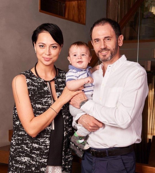 Настасья Самбурская впервые показала своего ребёнка и мужа!