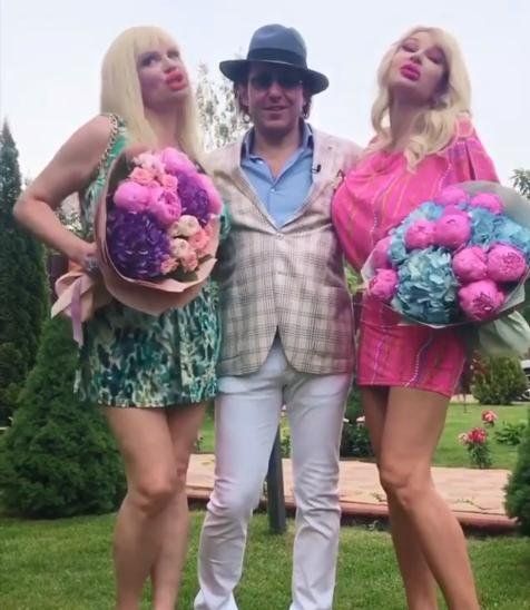 Малахов снял видео с гламурными блондинками, чтобы «подколоть» тёщу
