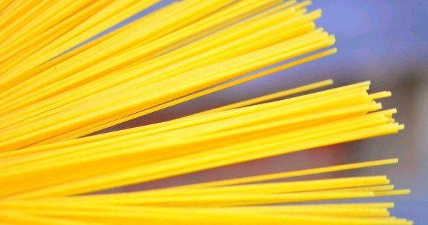Ученые выяснили, почему спагетти ломаются на три части, а не на две