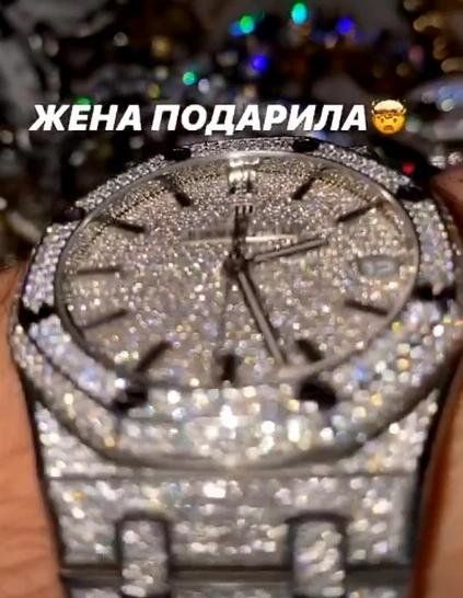 Часы с бриллиантами и белым золотом – подарок Ивлеевой Элджею на 26-летие, фото @sayonaraboy в Instagram