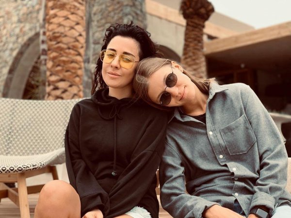 Маша Зайцева и Маша Шейх выступают вместе с 2016 года; фото с аккаунта @2mashi_official в Instagram