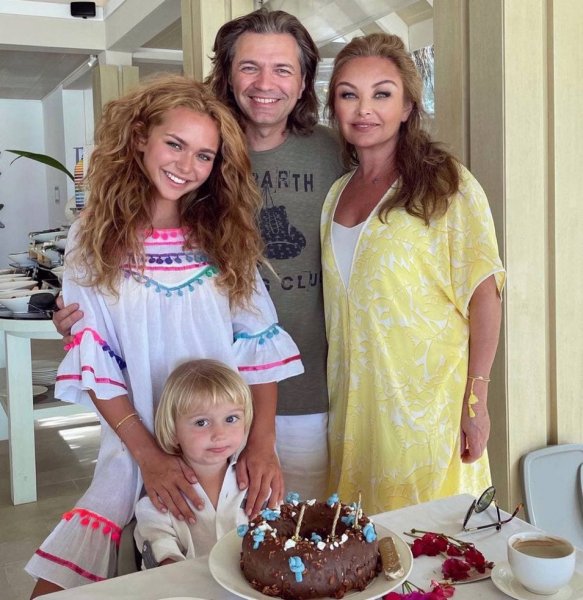Семья празднует День рождения Марка Фото: Instagram @steshamalikova